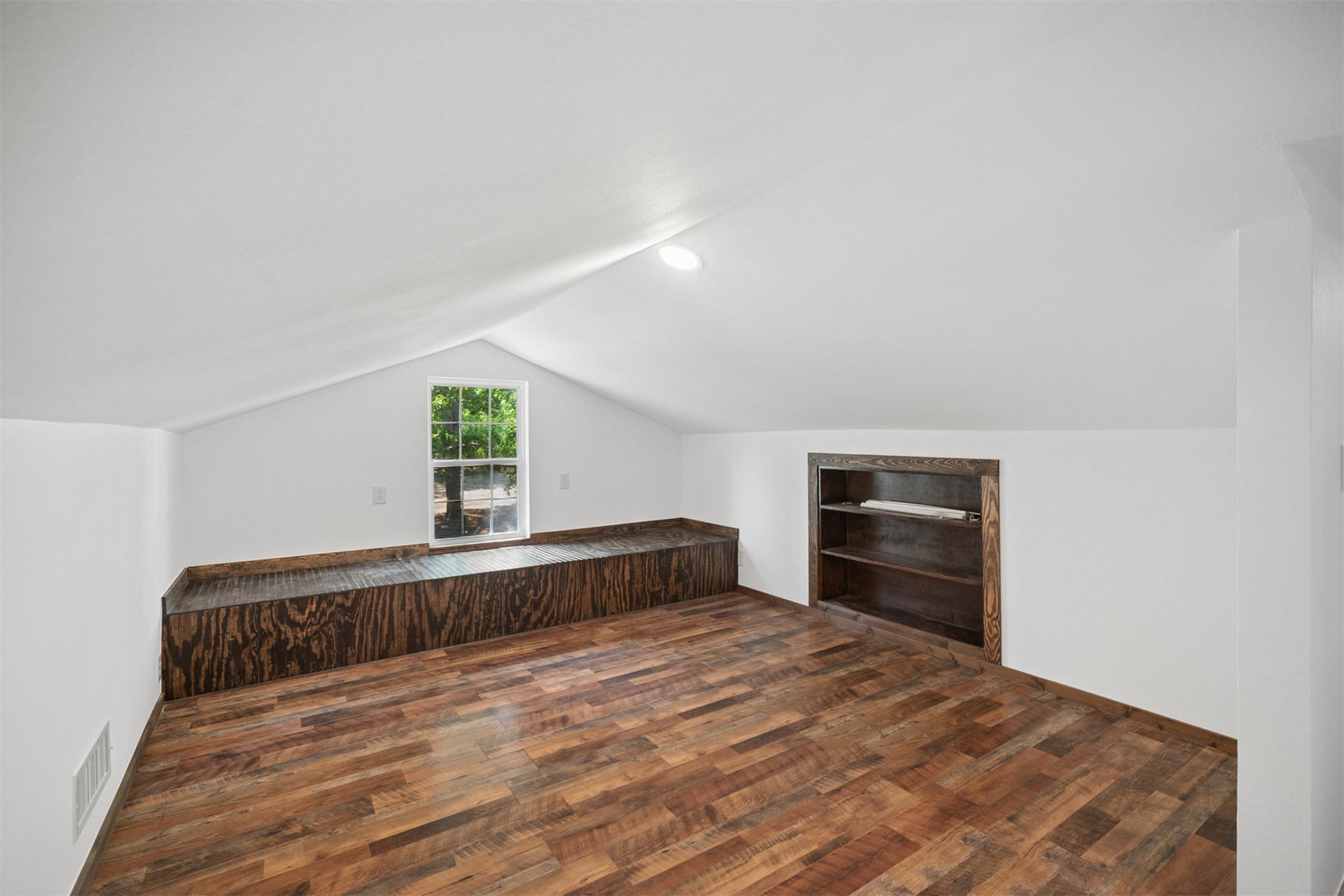 Listing images