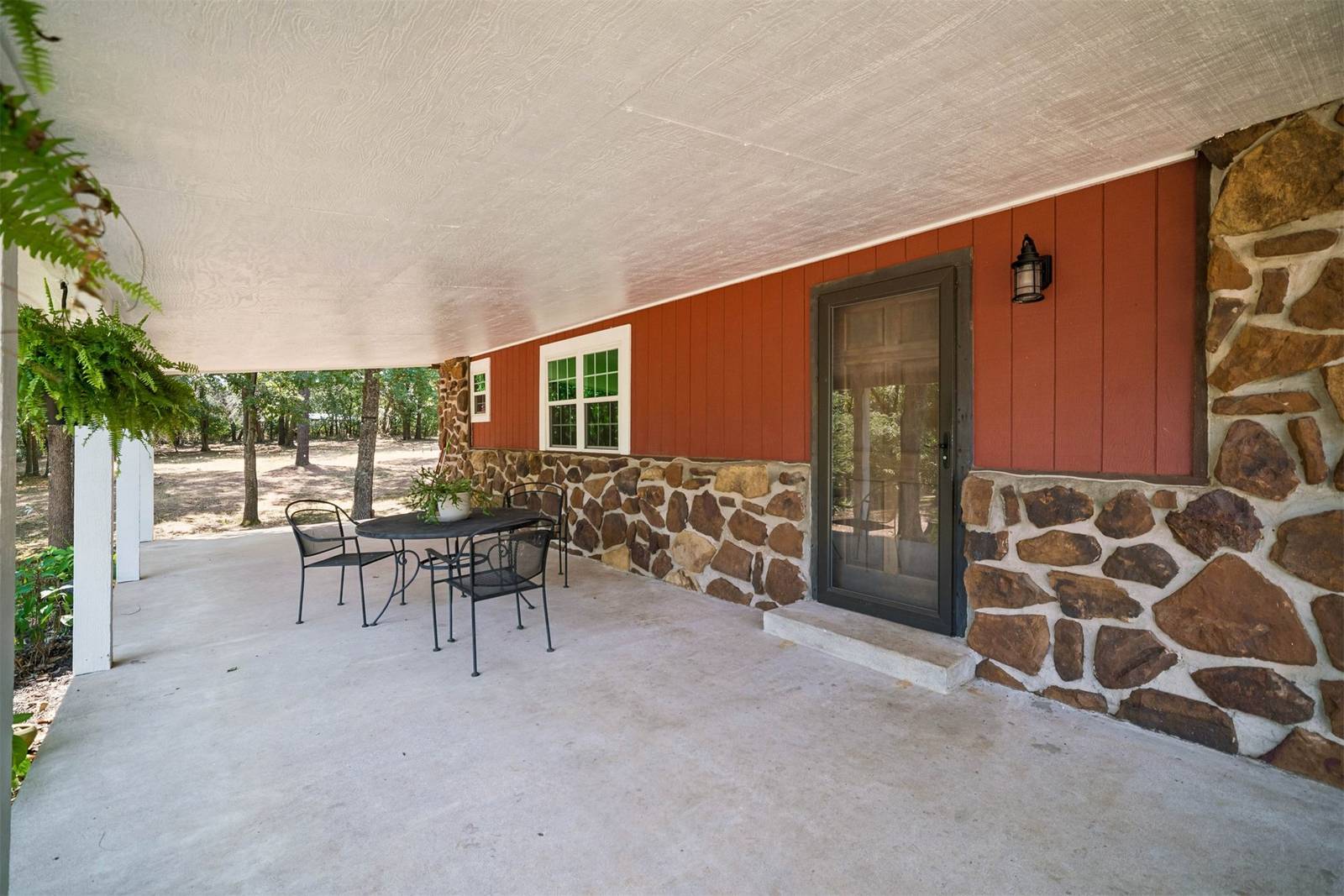 Listing images