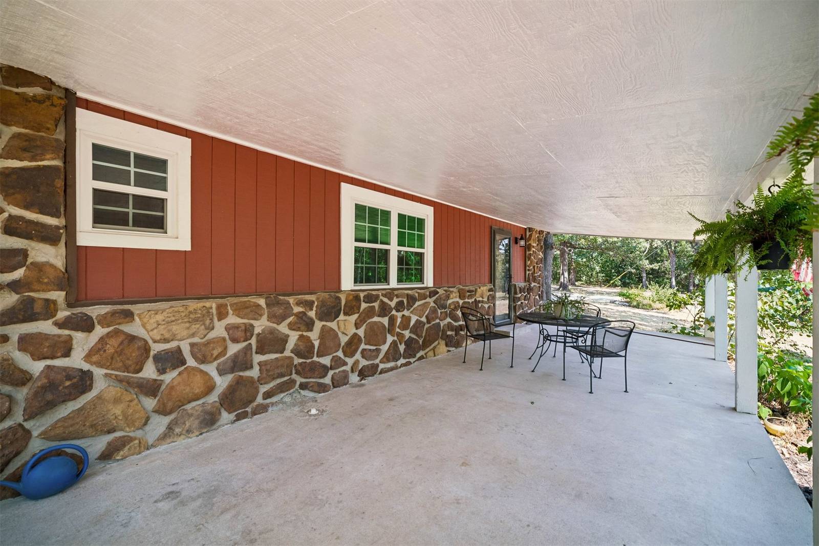 Listing images
