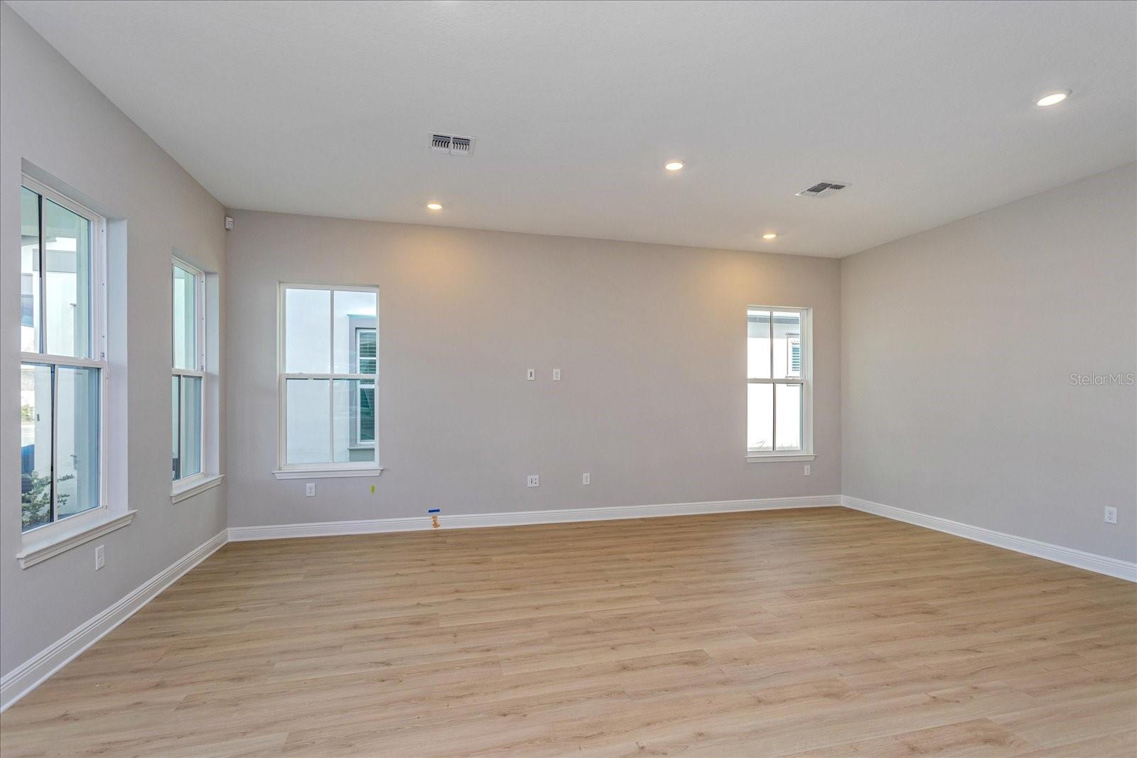 Listing images