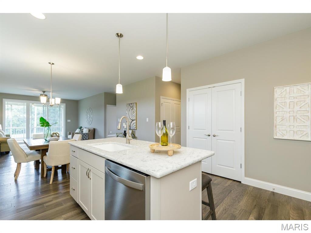 Listing images