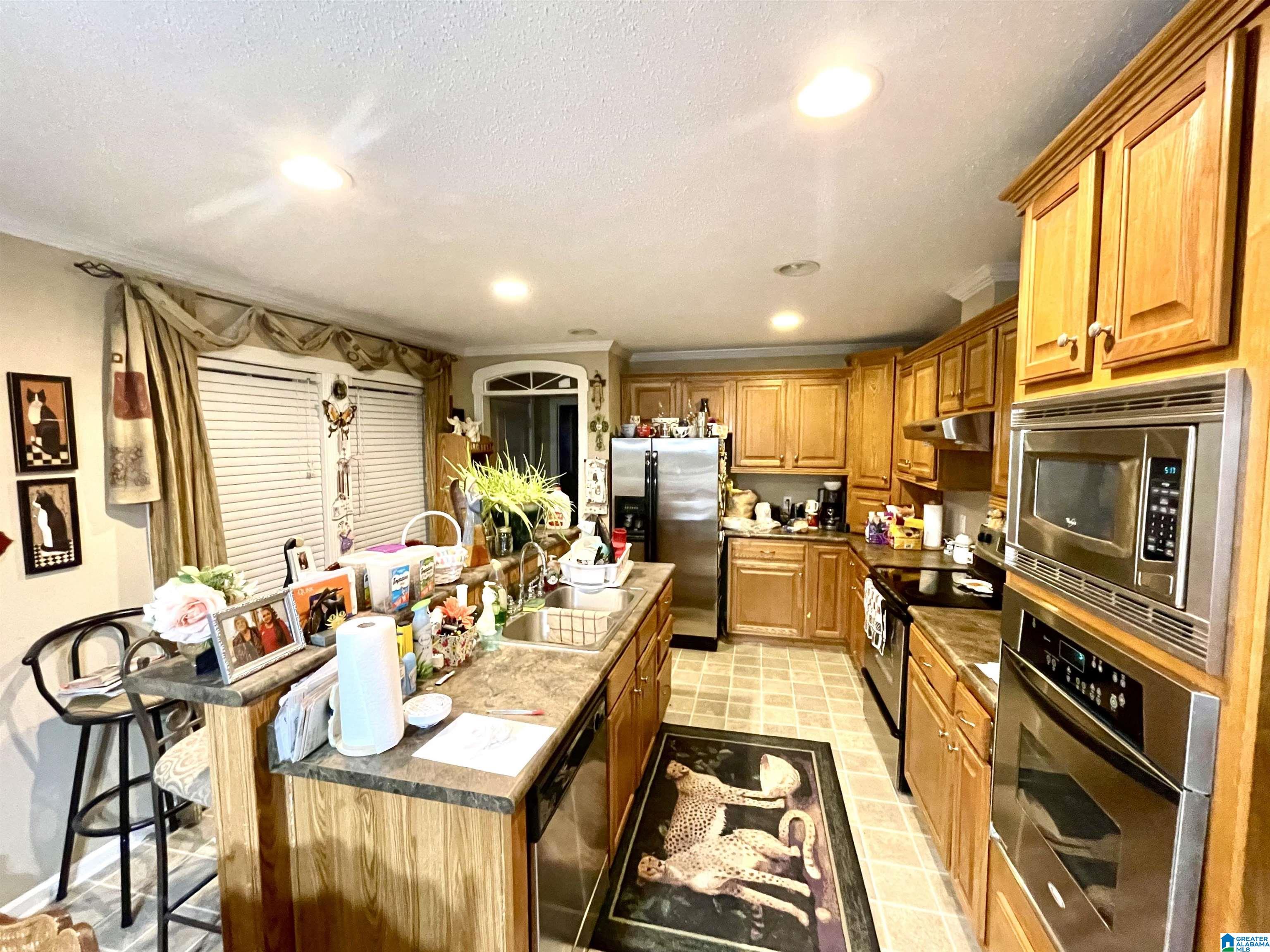 Listing images