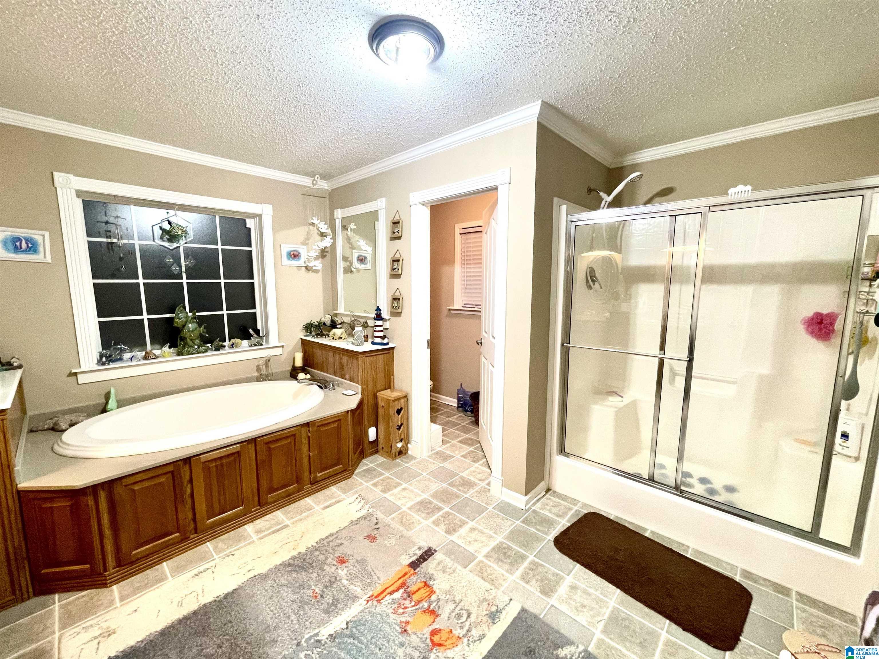 Listing images
