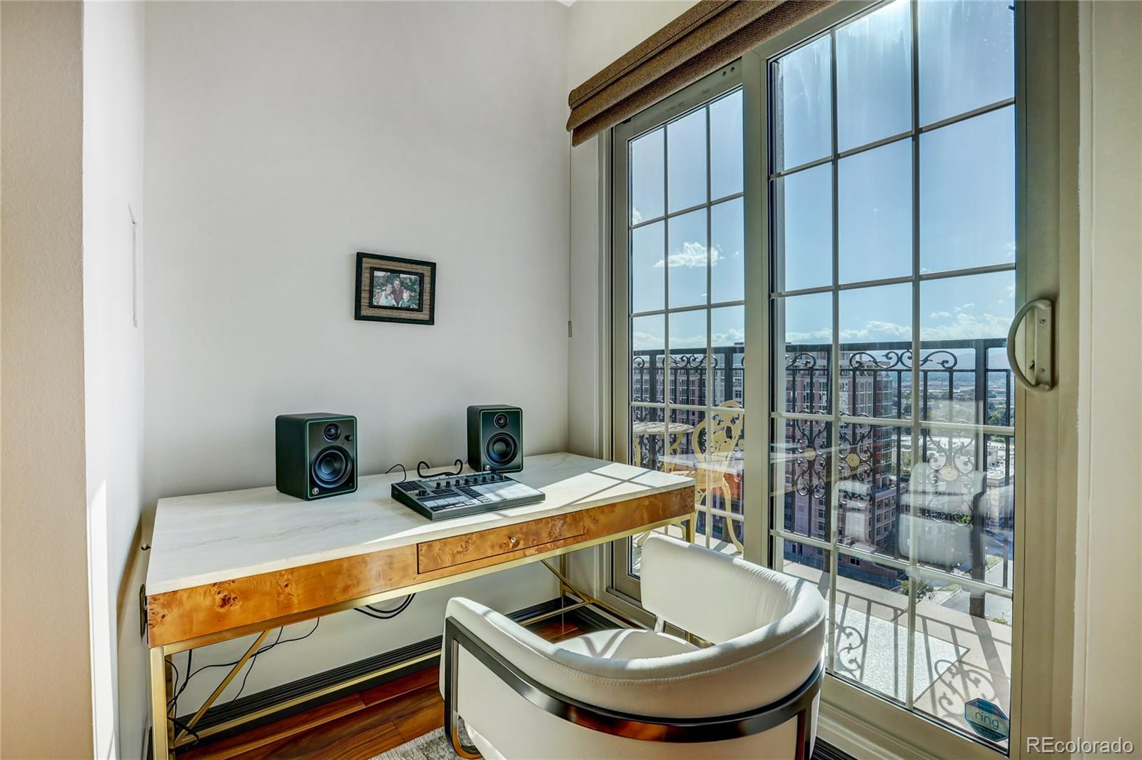Listing images