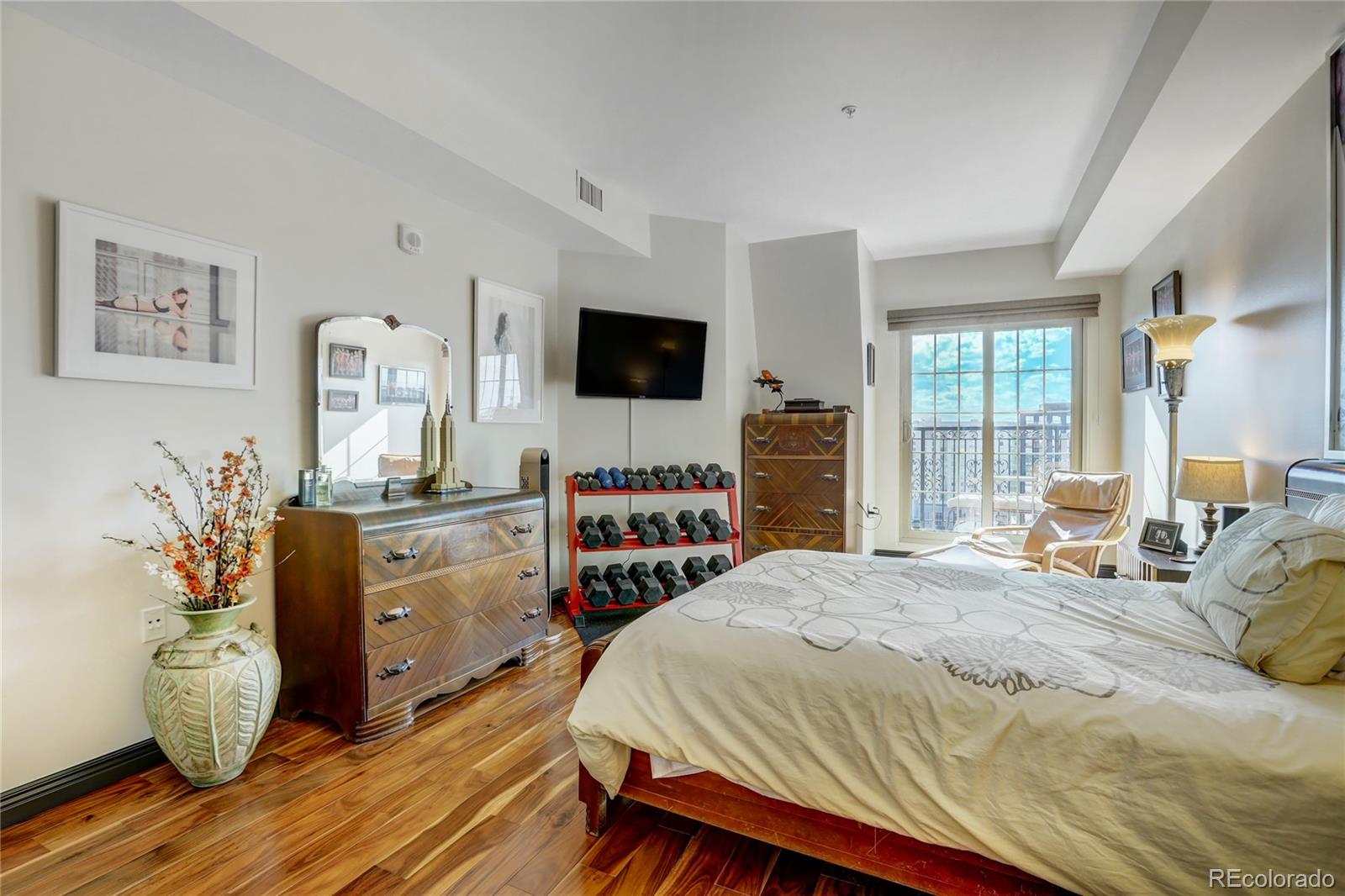 Listing images