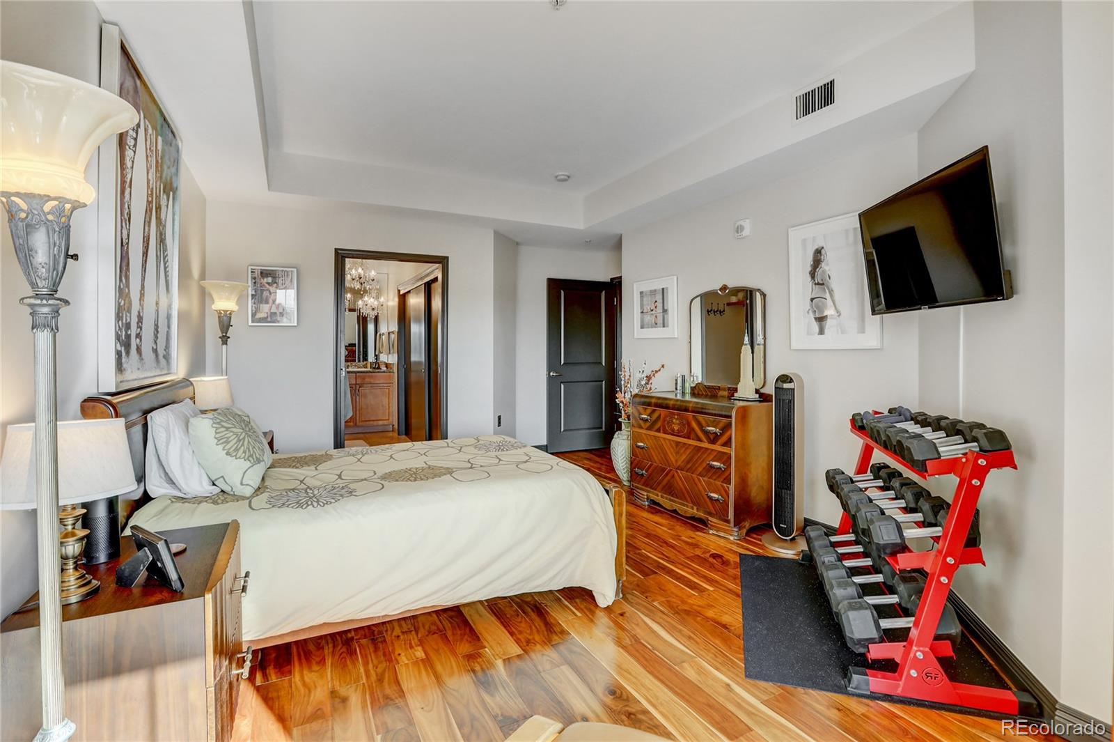 Listing images