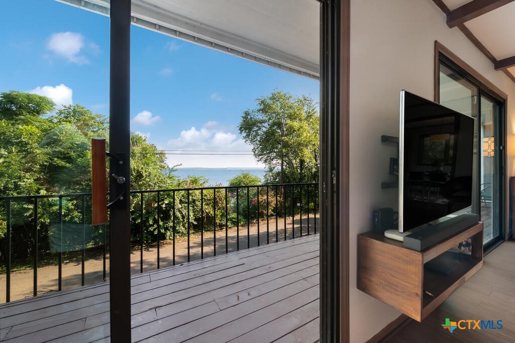 Listing images