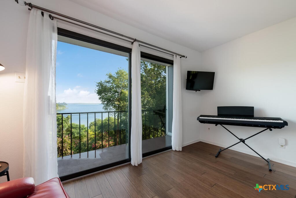 Listing images