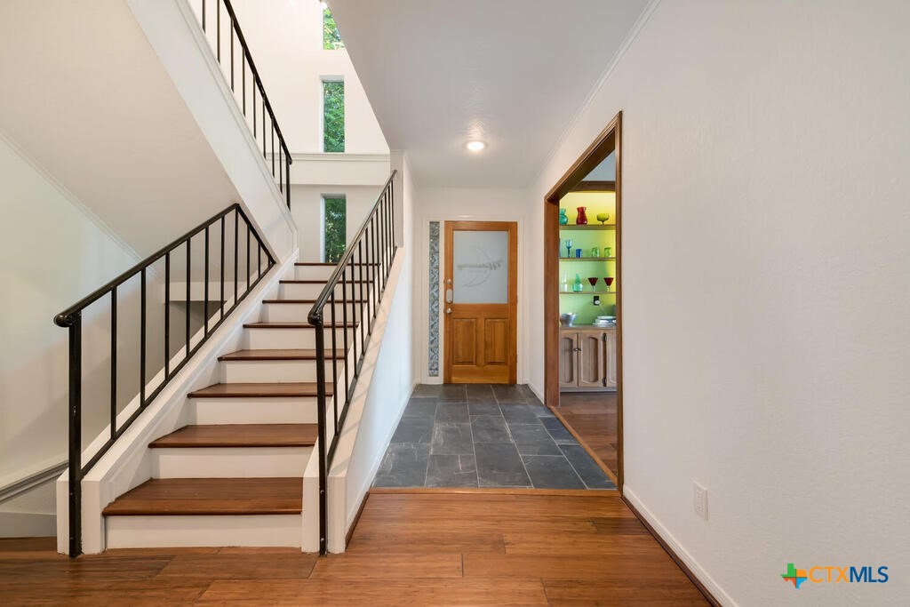 Listing images