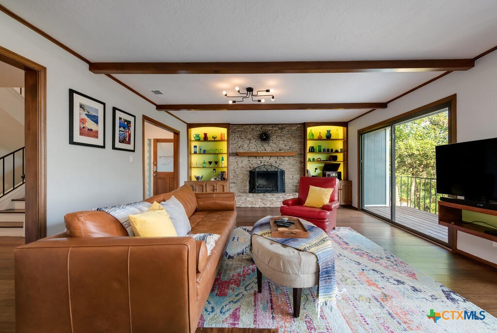 Listing images