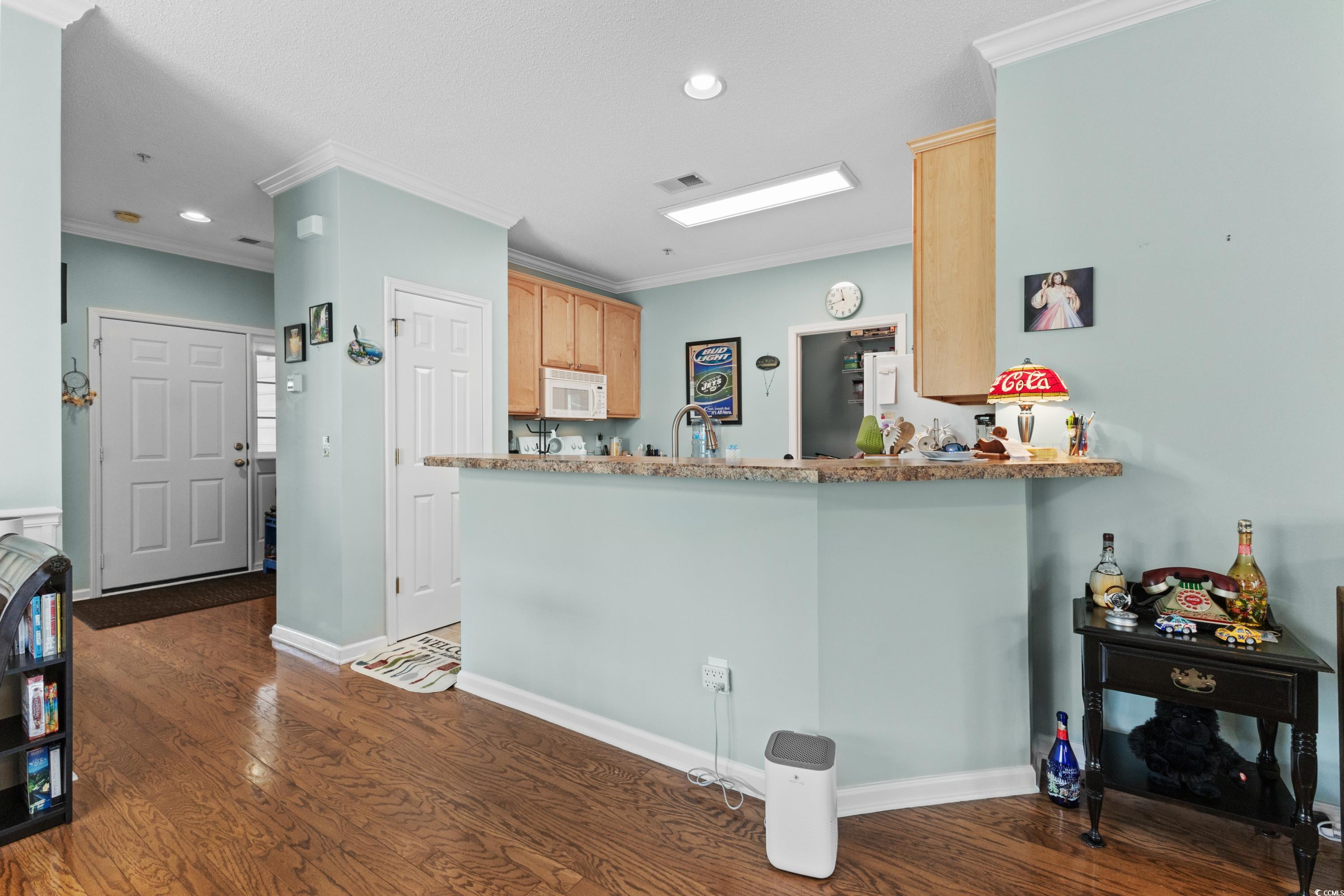 Listing images