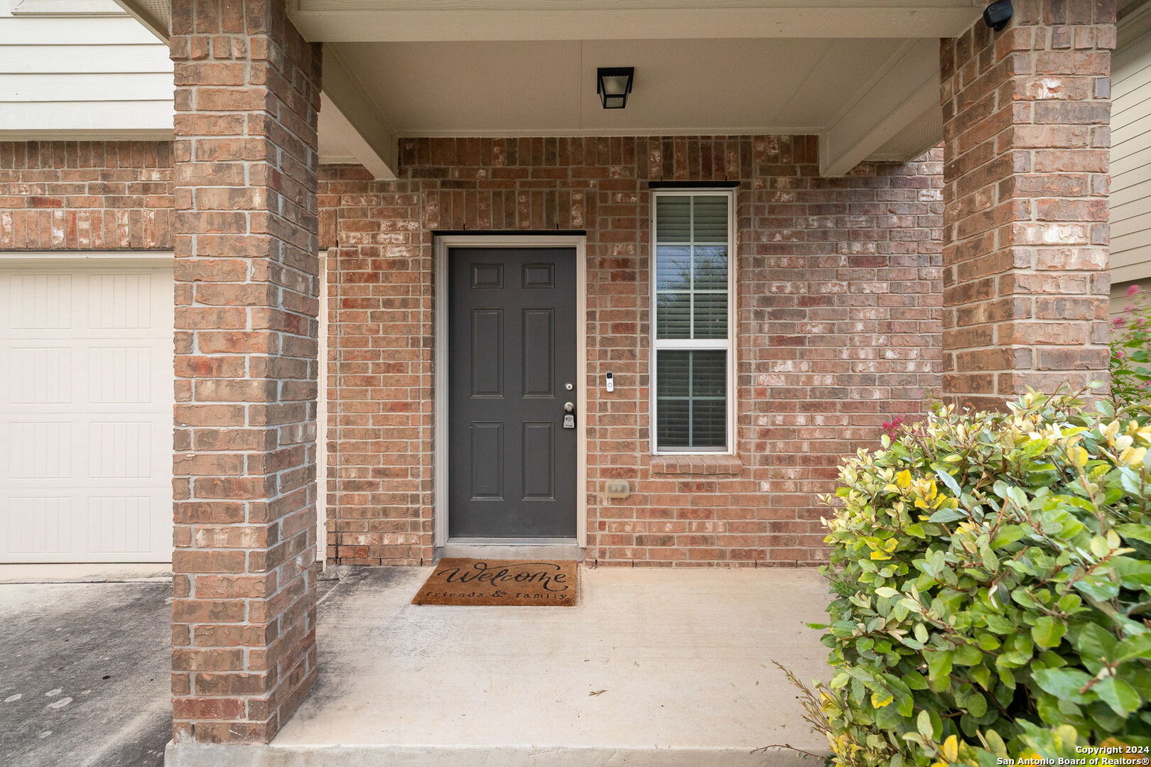 Listing images