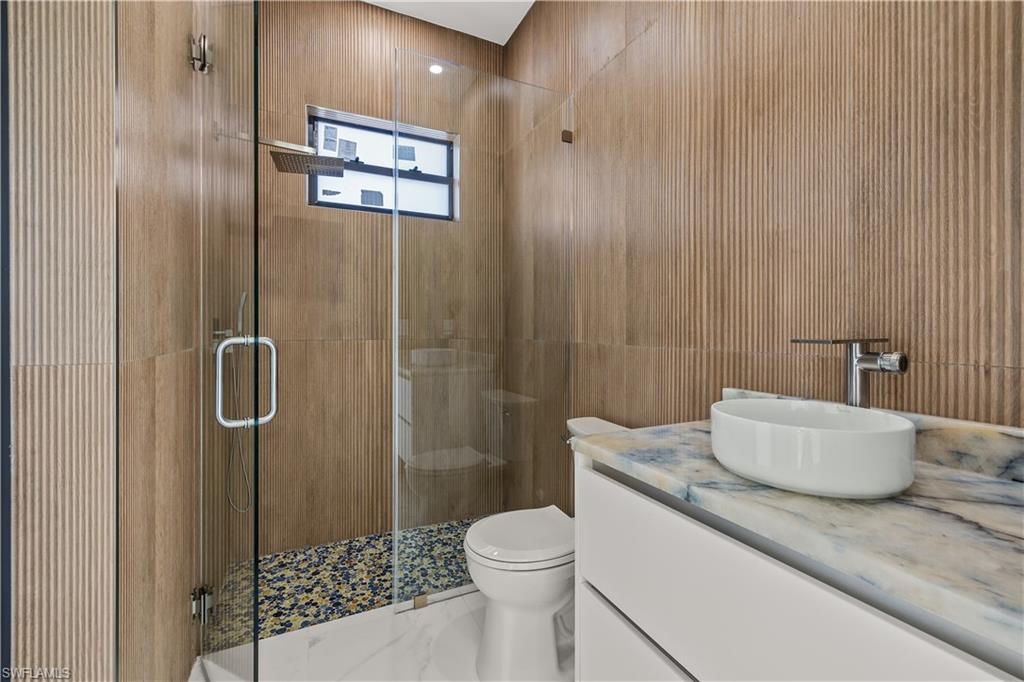 Listing images