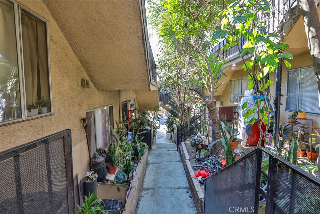 Listing images