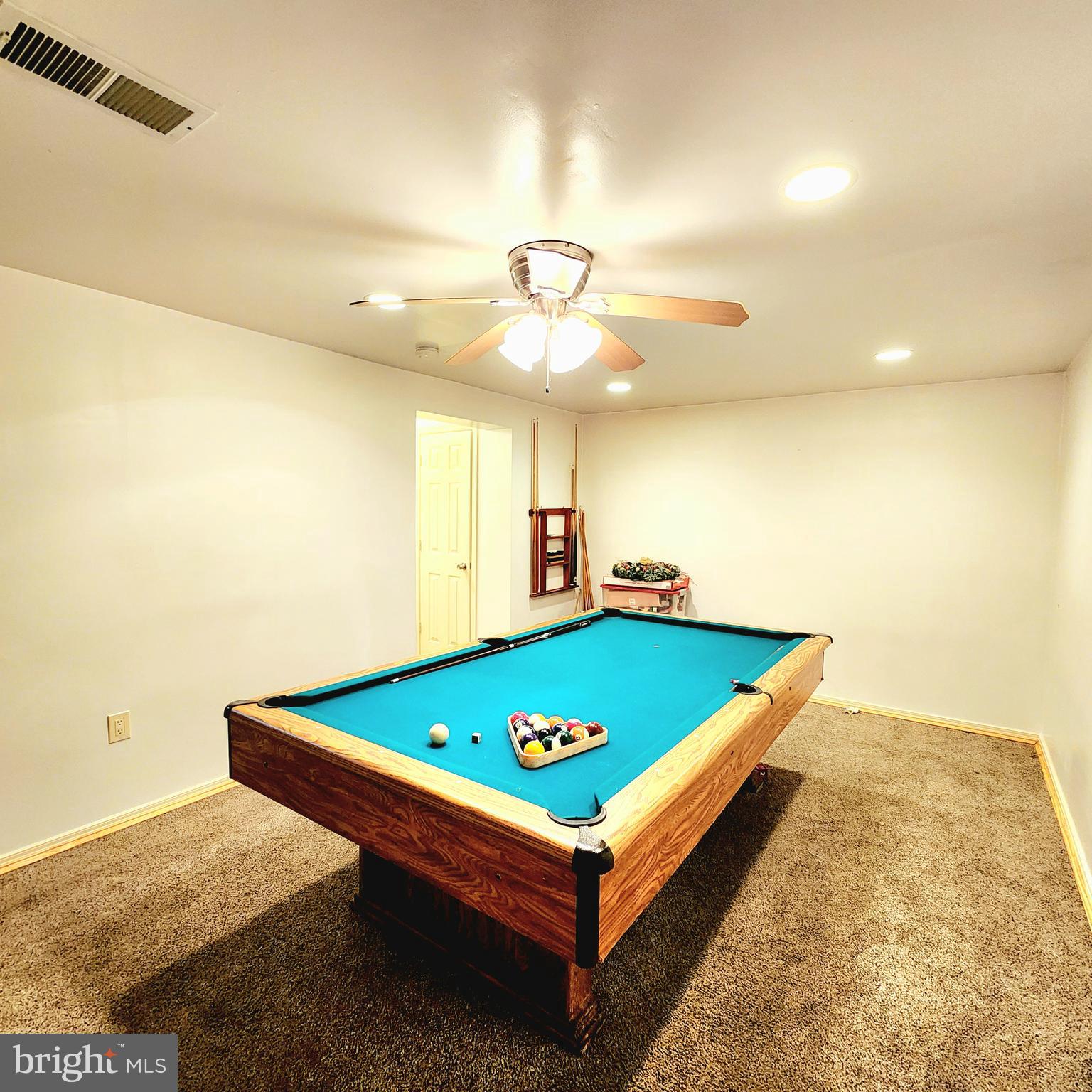 Listing images