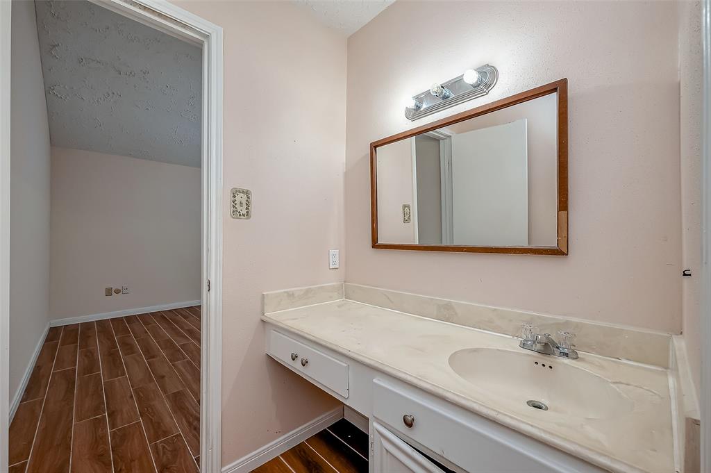 Listing images
