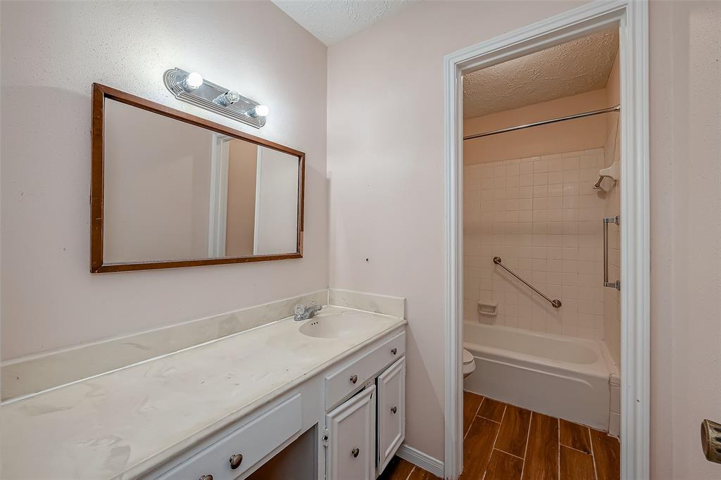Listing images
