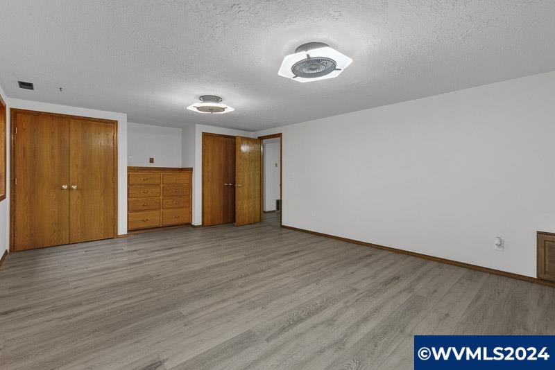 Listing images