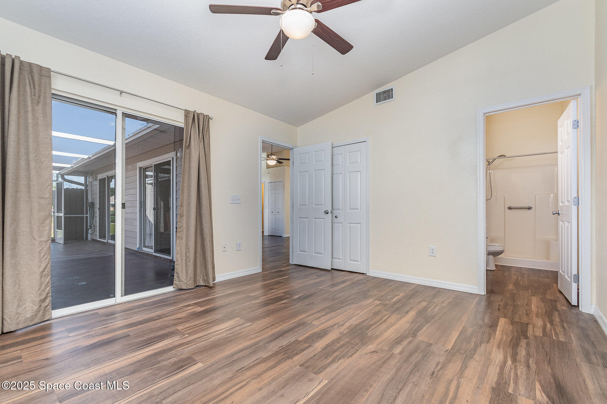 Listing images