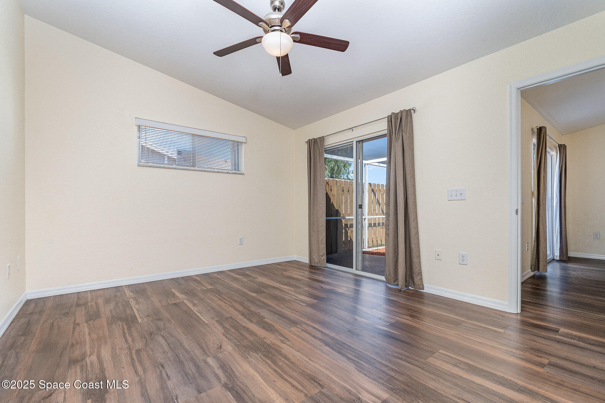 Listing images