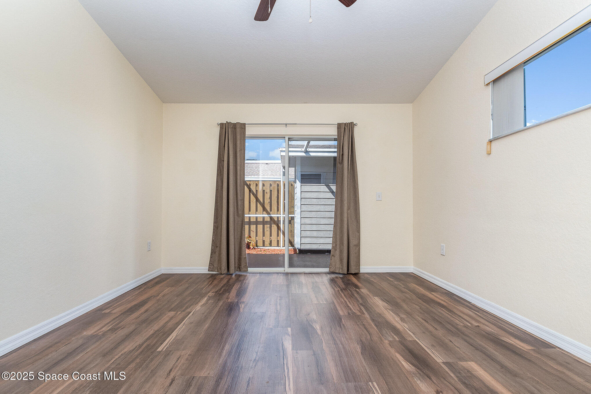 Listing images