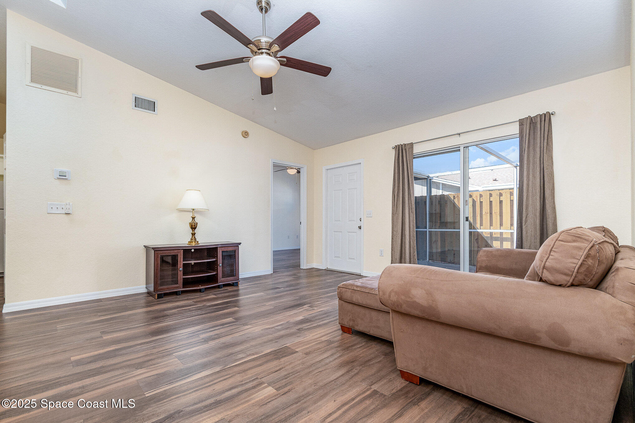 Listing images