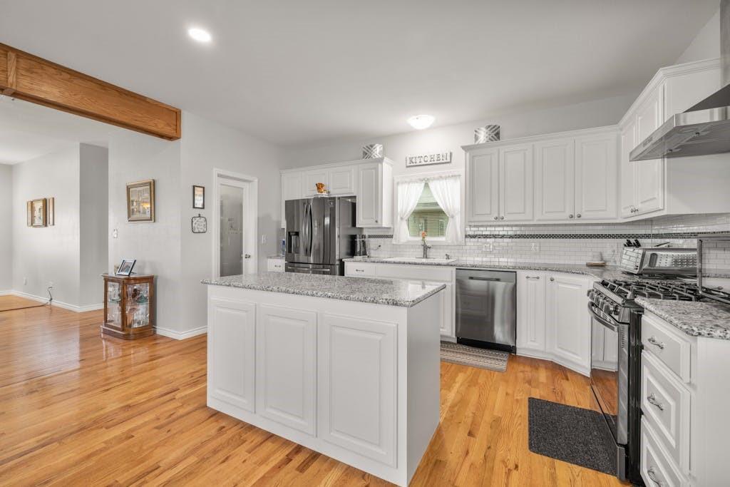 Listing images