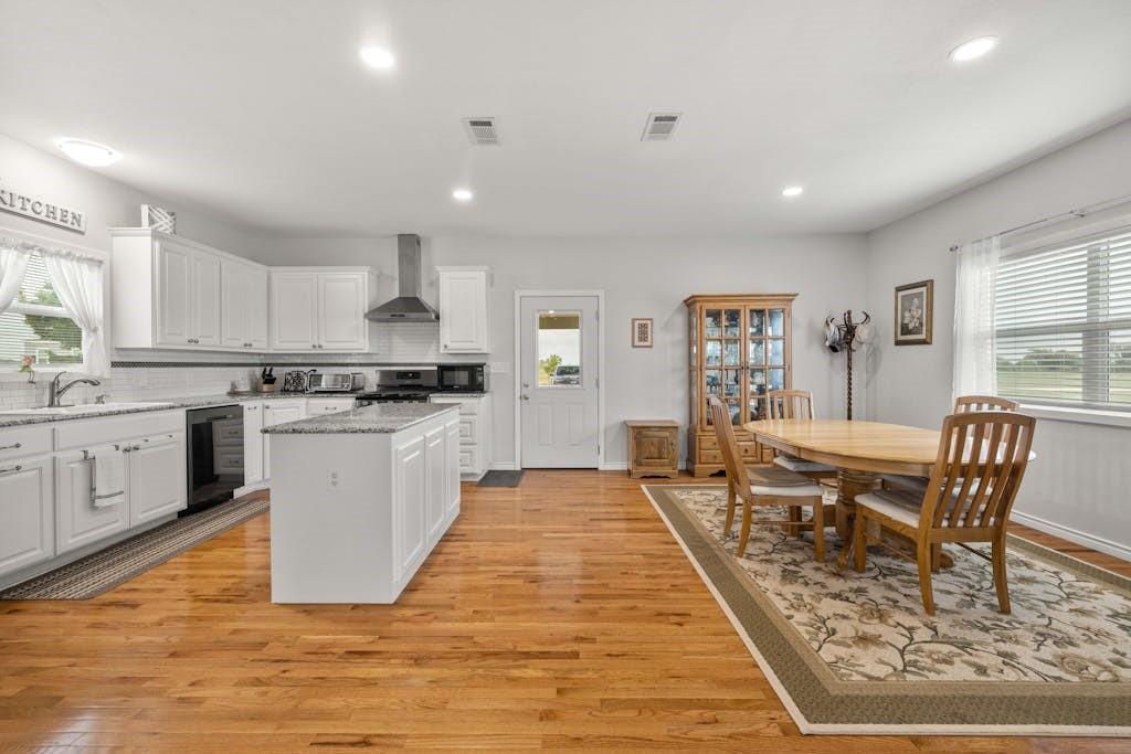 Listing images