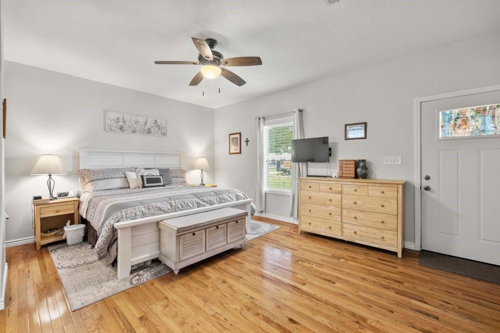 Listing images