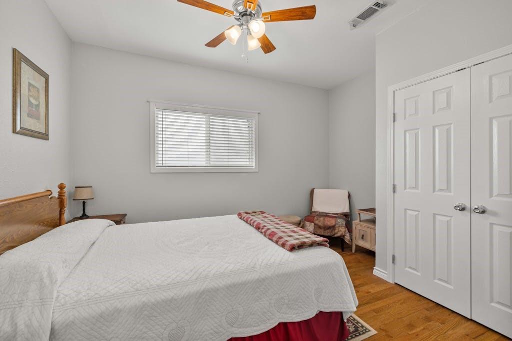Listing images