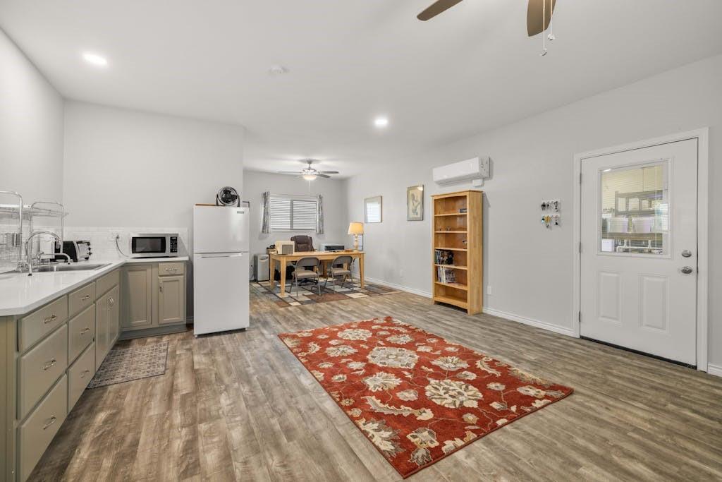 Listing images