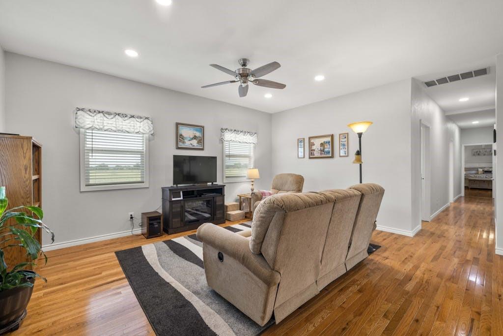 Listing images