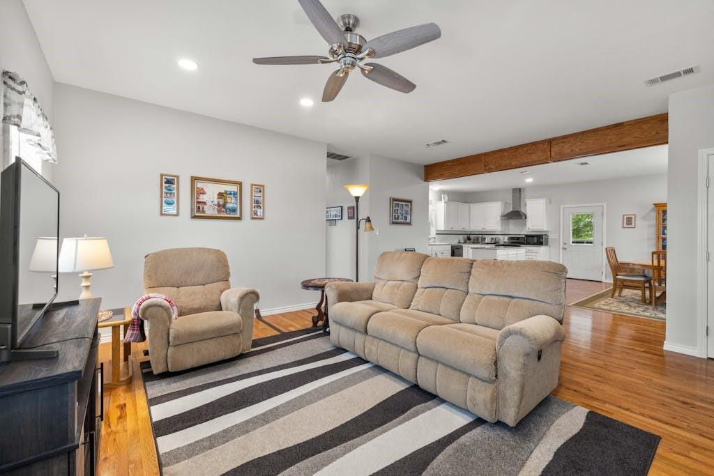 Listing images
