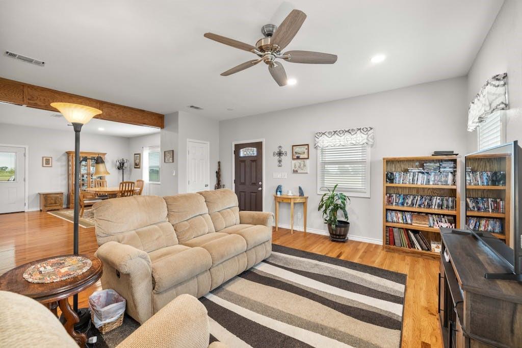 Listing images