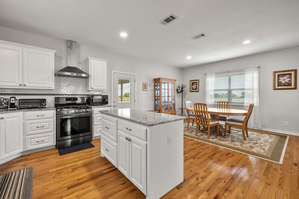 Listing images