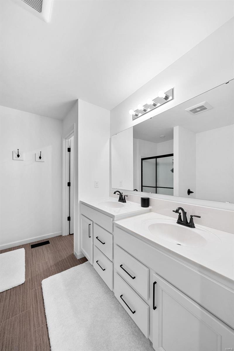Listing images