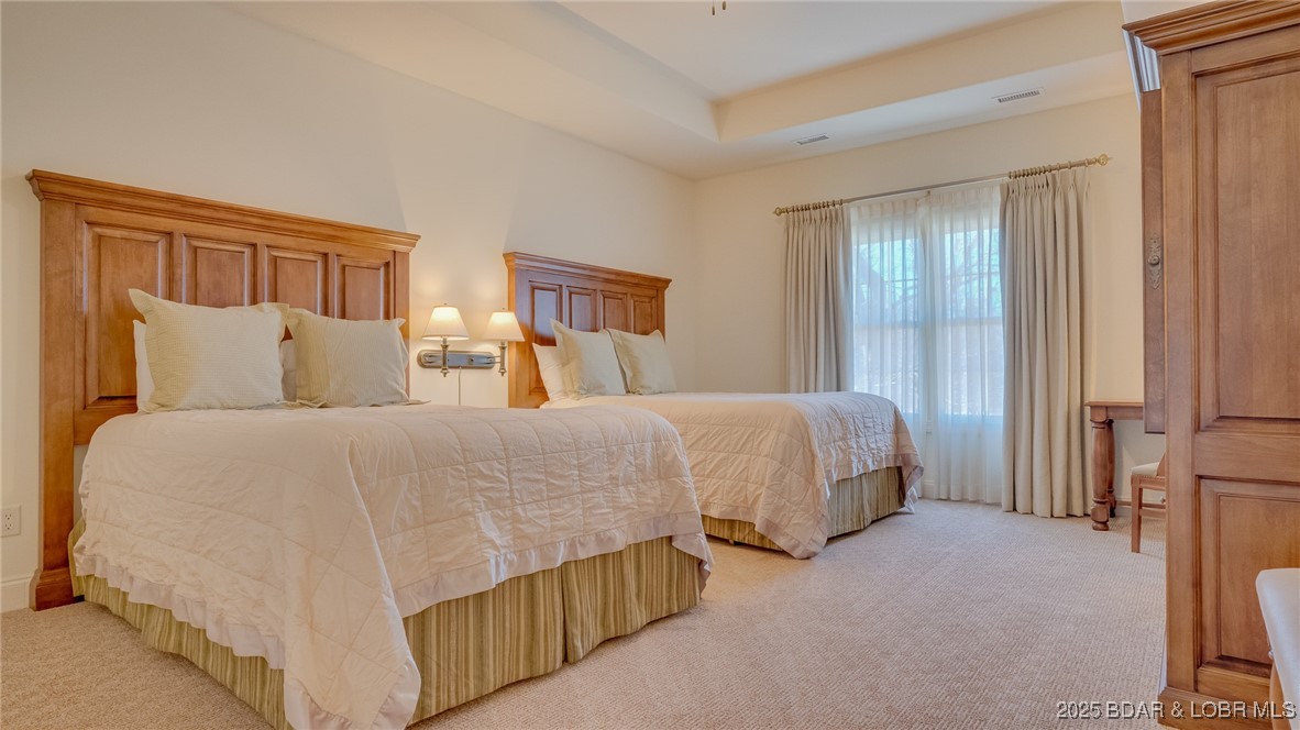 Listing images