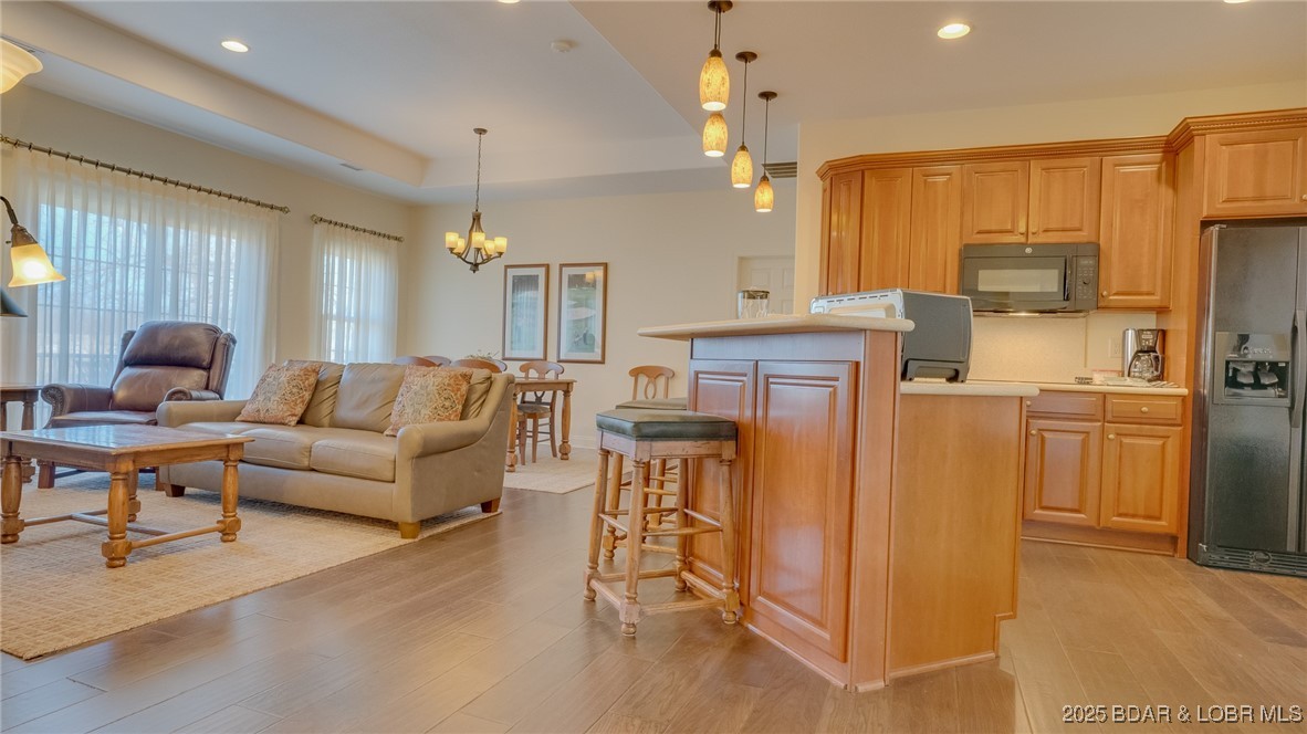 Listing images