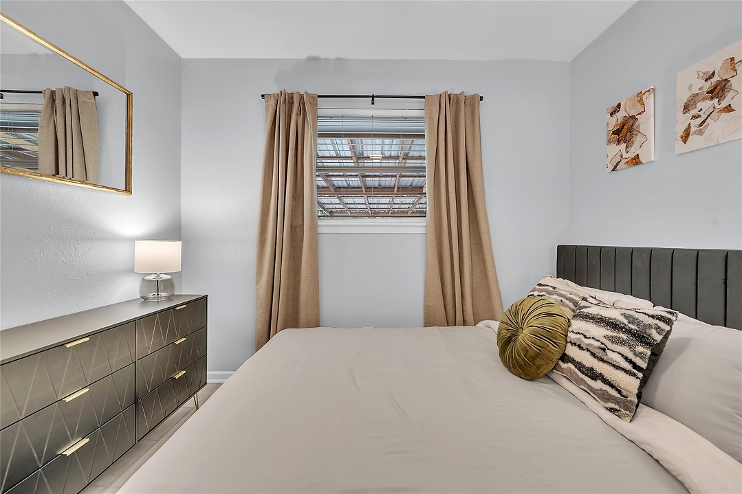 Listing images