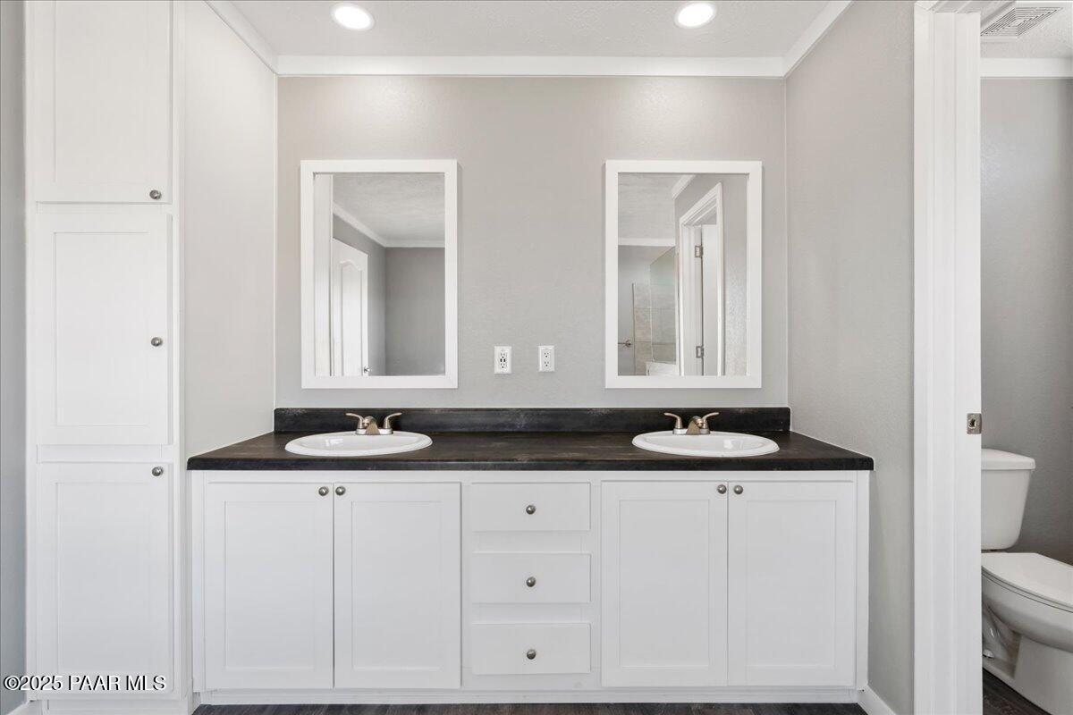 Listing images