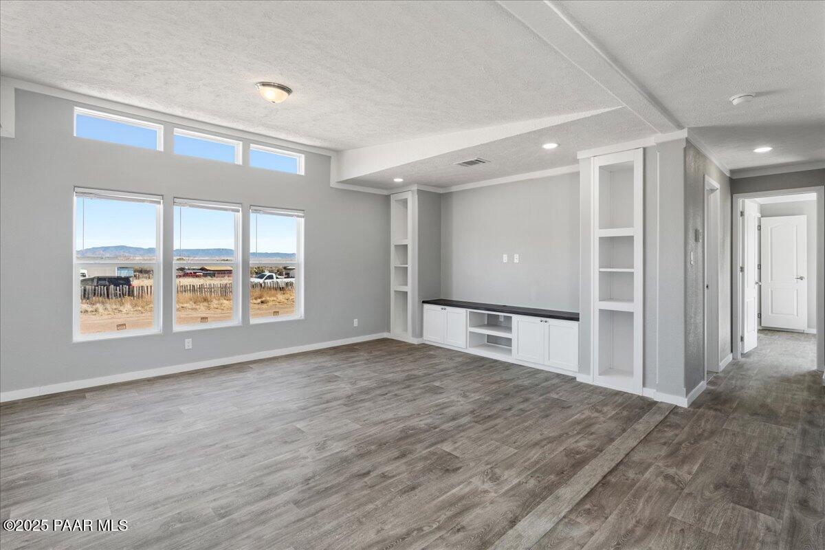 Listing images