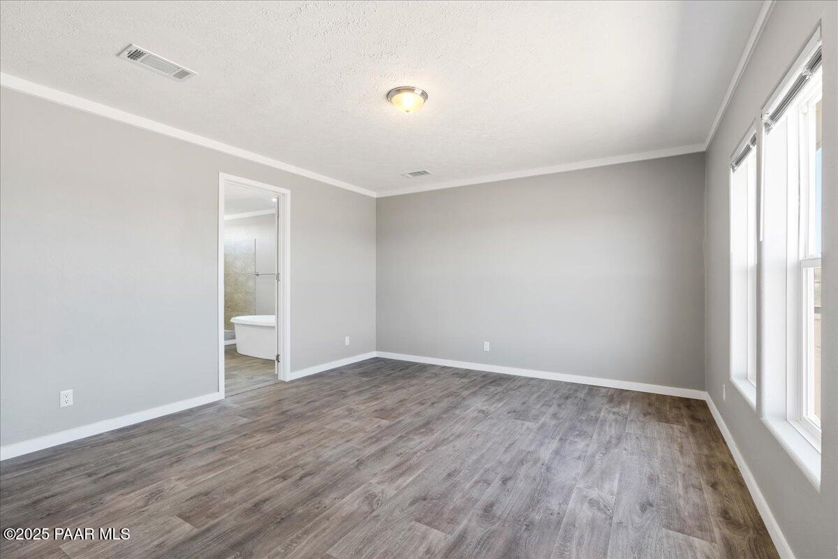 Listing images