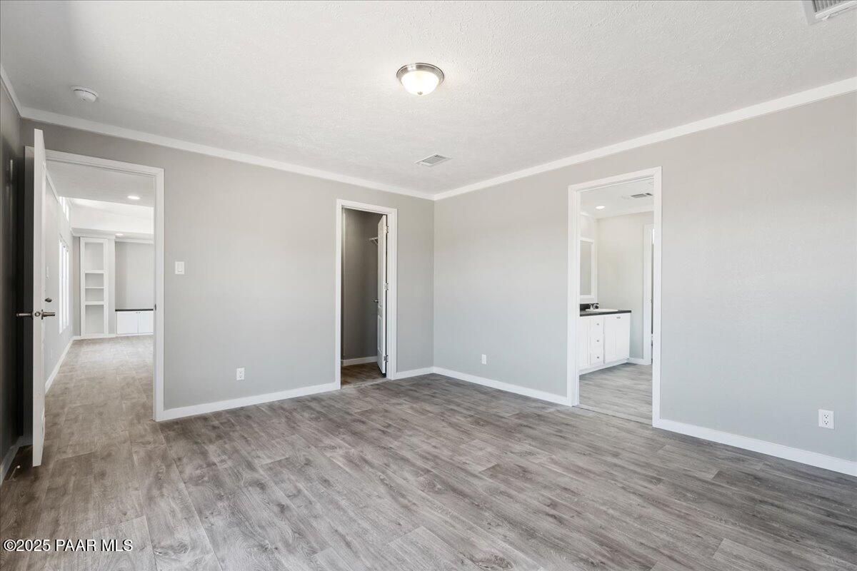 Listing images