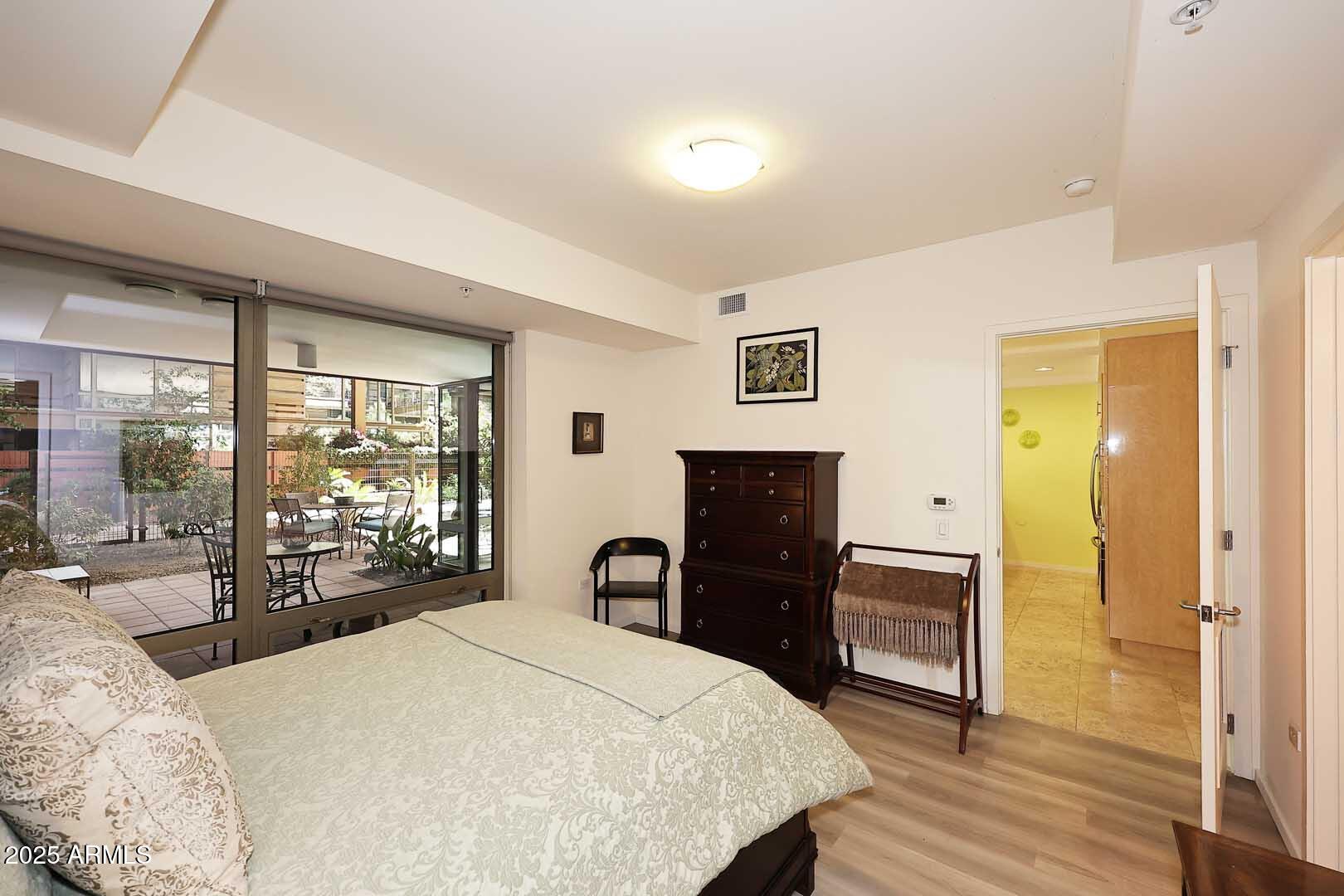 Listing images