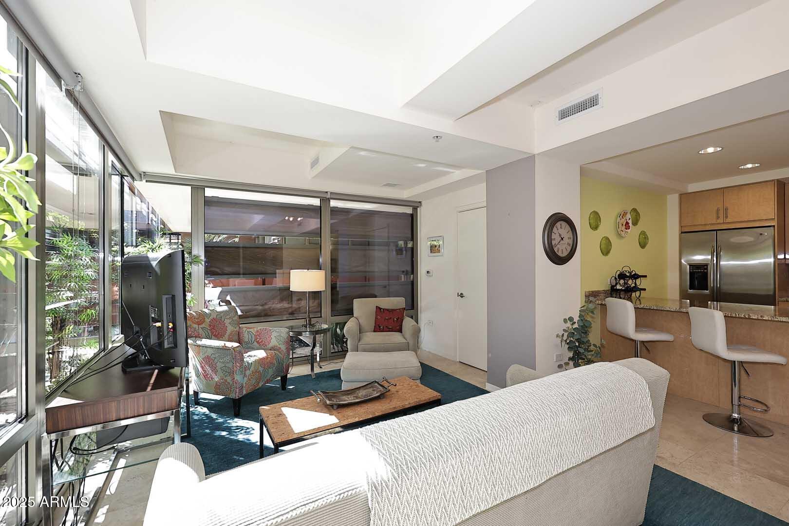 Listing images