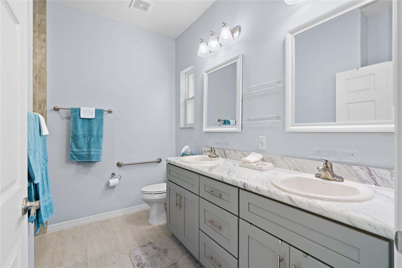 Listing images
