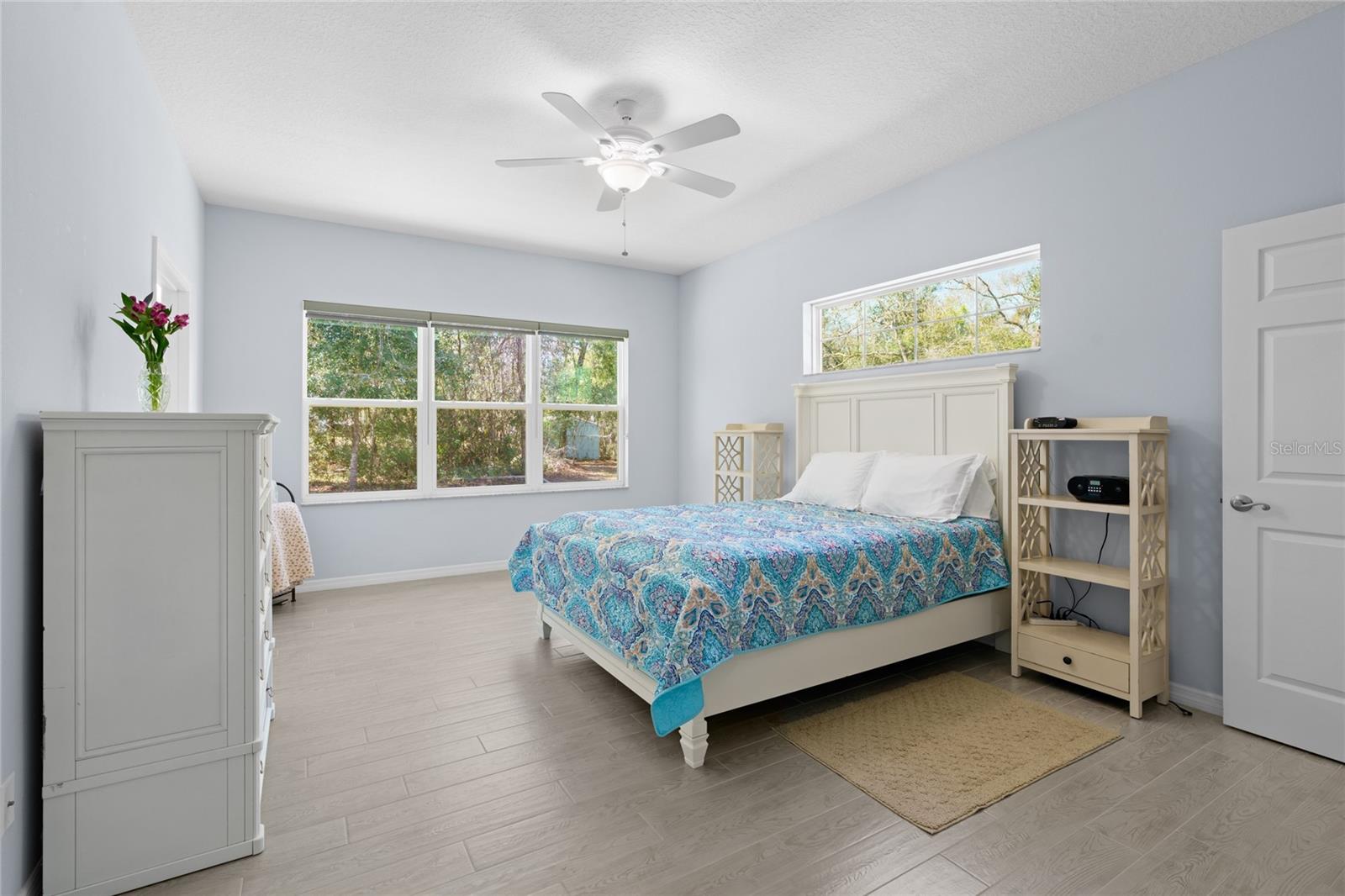 Listing images