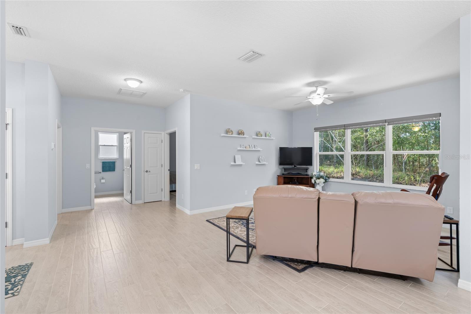 Listing images