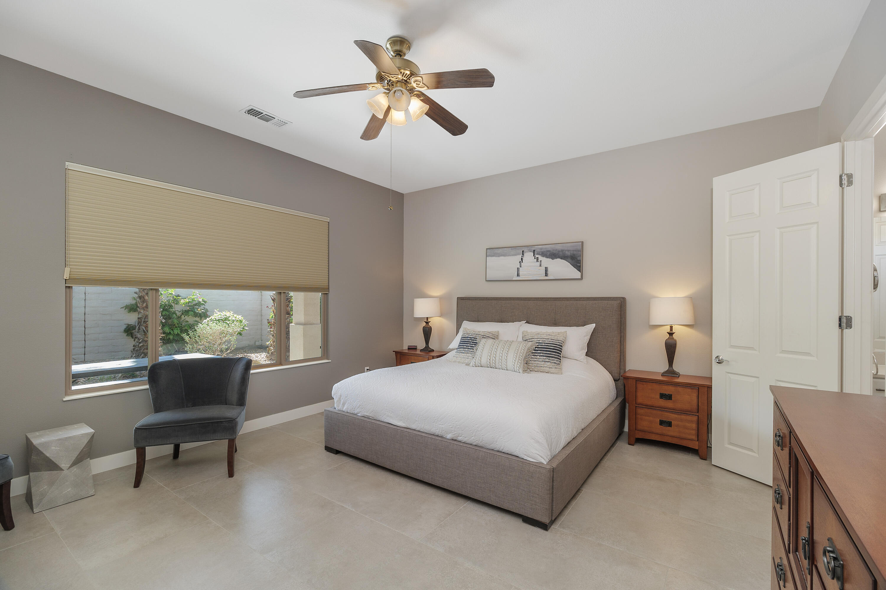 Listing images