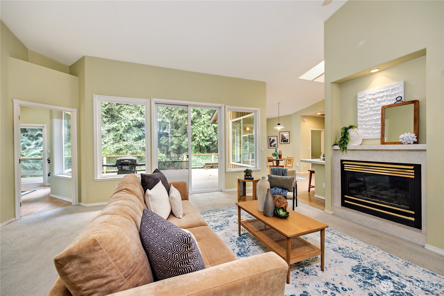 Listing images